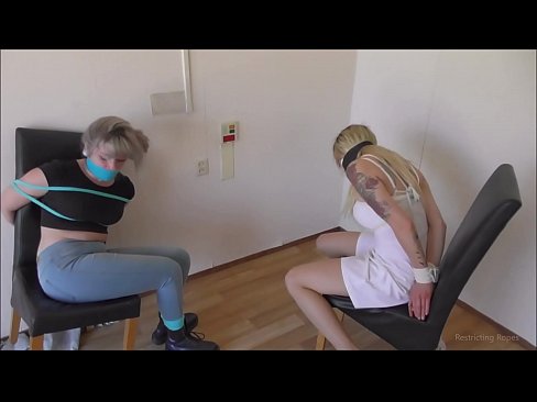 ❤️ Atkarīga / sasietas un ar aizliktām mutēm / damsel in distress ☑ Duršanās video pie lv.videolucrativo.top ❌❤